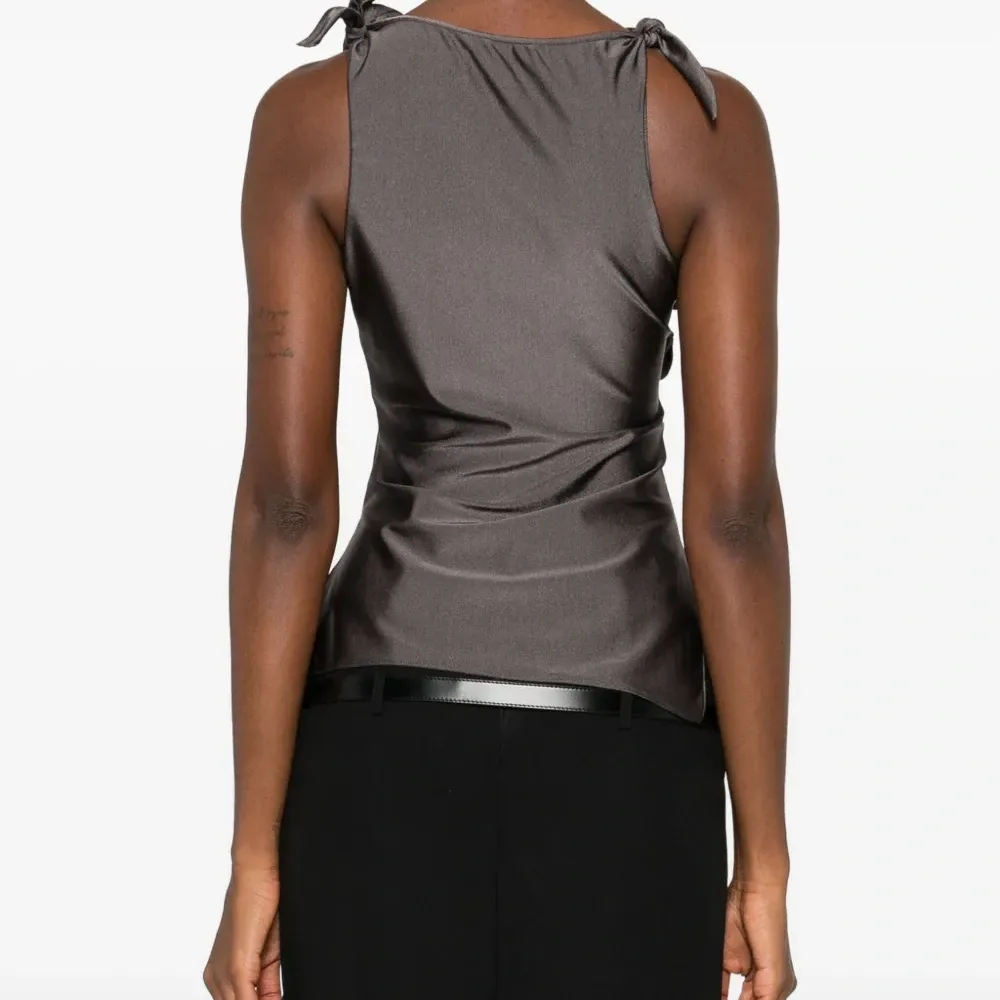 Асимметричный топ с розой