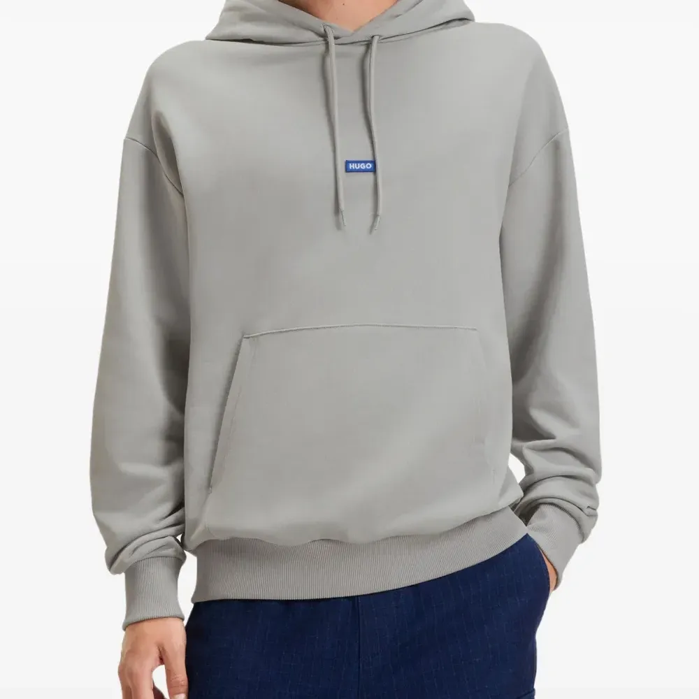 Худи с нашивкой-логотипом