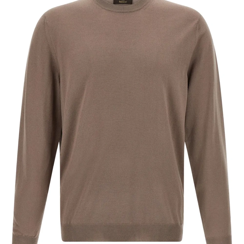 Свитер с круглым вырезом