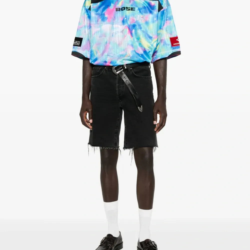 Футболка с V-образным вырезом и принтом