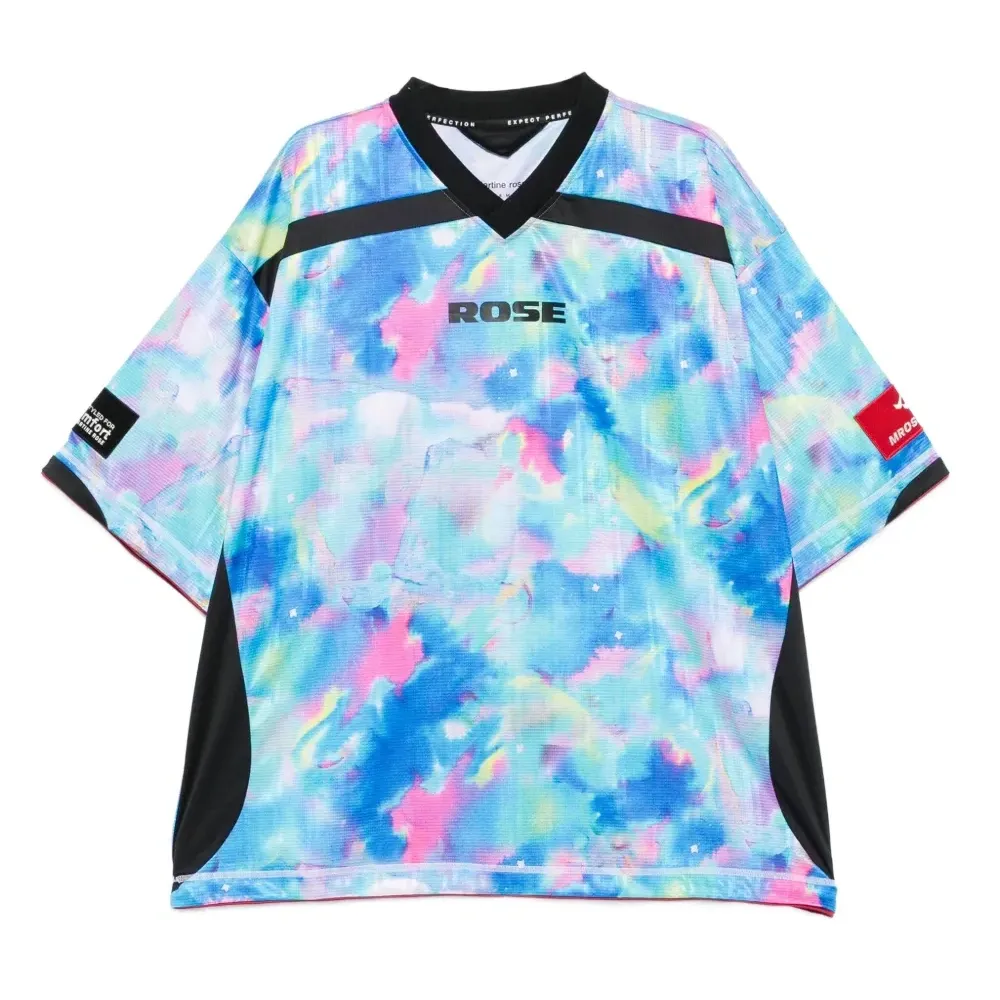 Футболка с V-образным вырезом и принтом