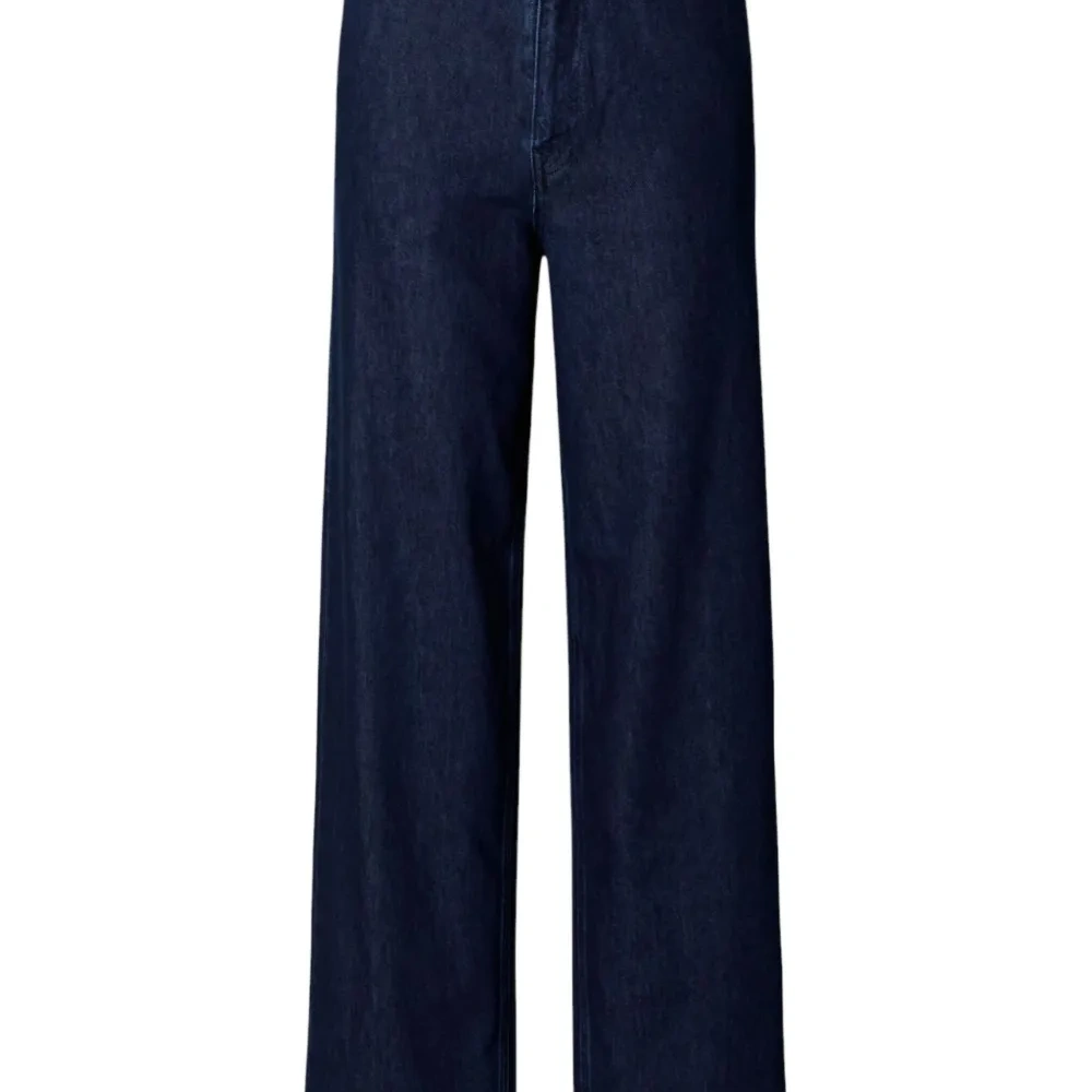 Джинсы с завышенной талией