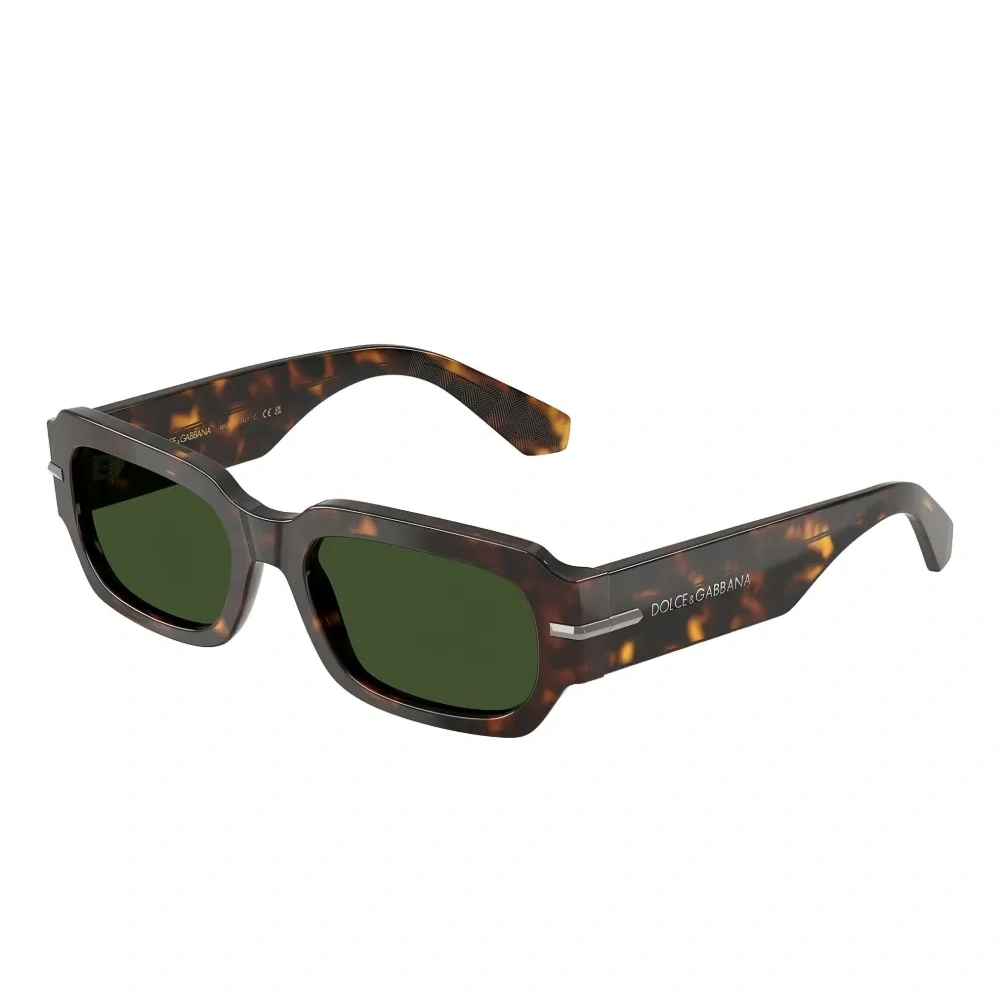 Солнечные очки в квадратной оправе Солнечные очки в квадратной оправе