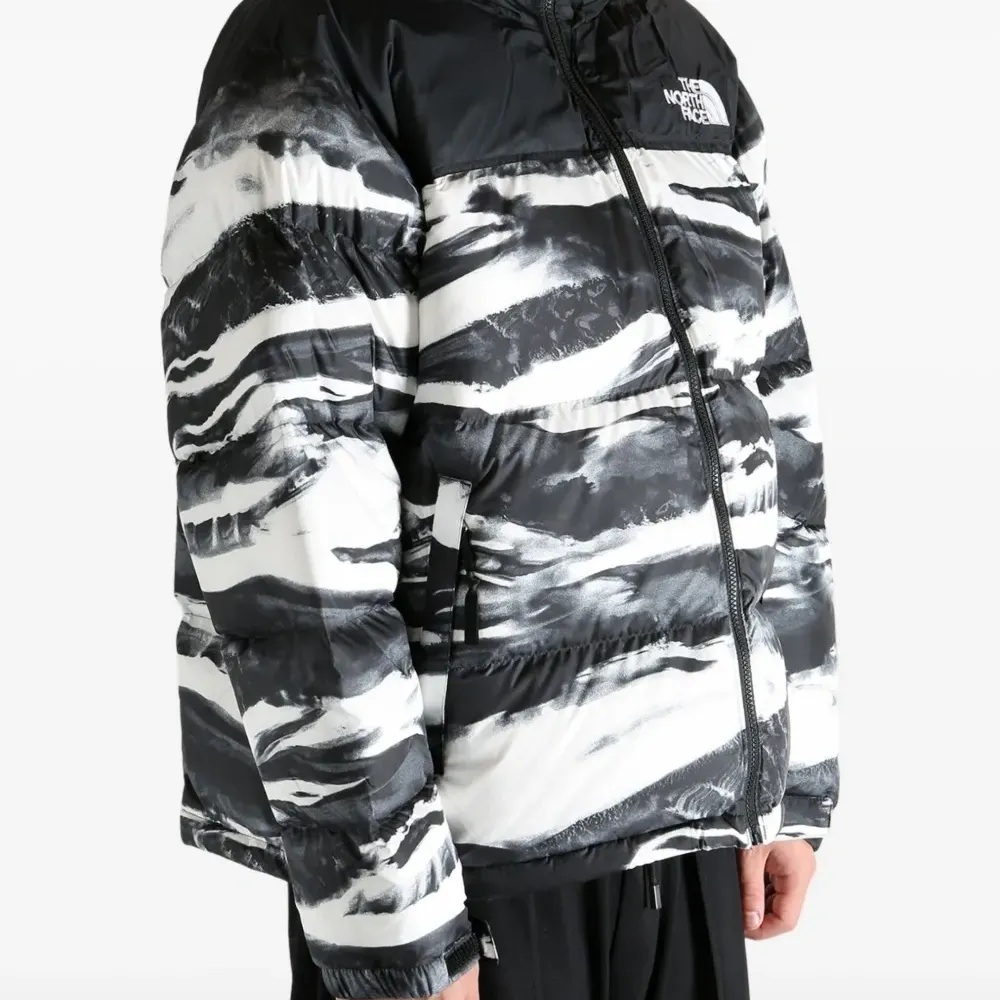 Пуховик с принтом в виде волн Пуховик с принтом в виде волн