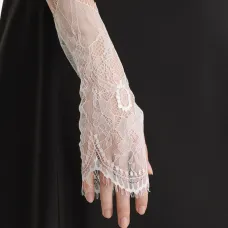 Перчатки с цветочным кружевом