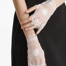 Перчатки-митенки с кружевом