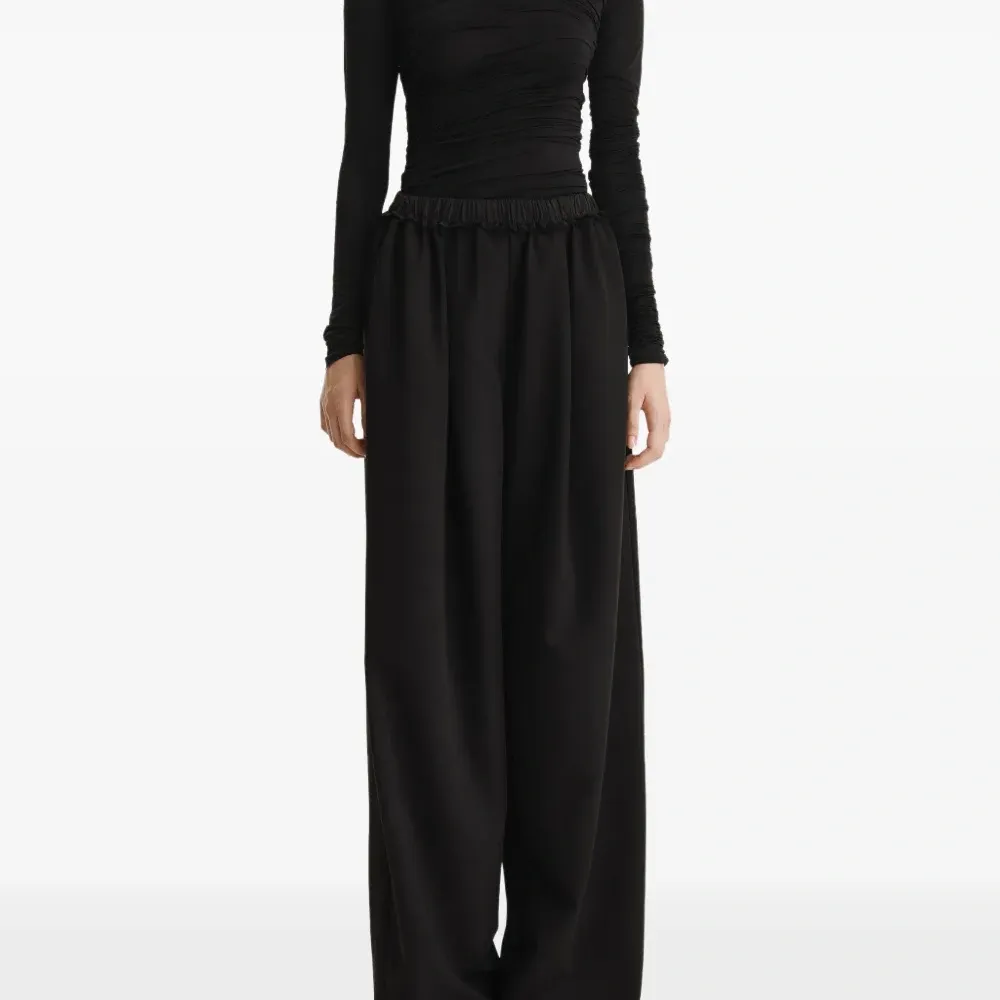 Топ с высоким воротником и драпировкой