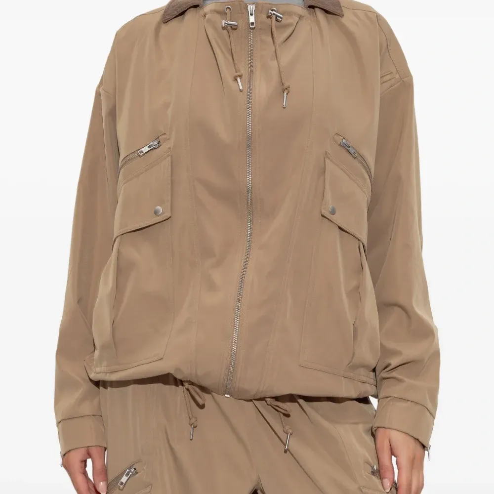 Куртка на молнии