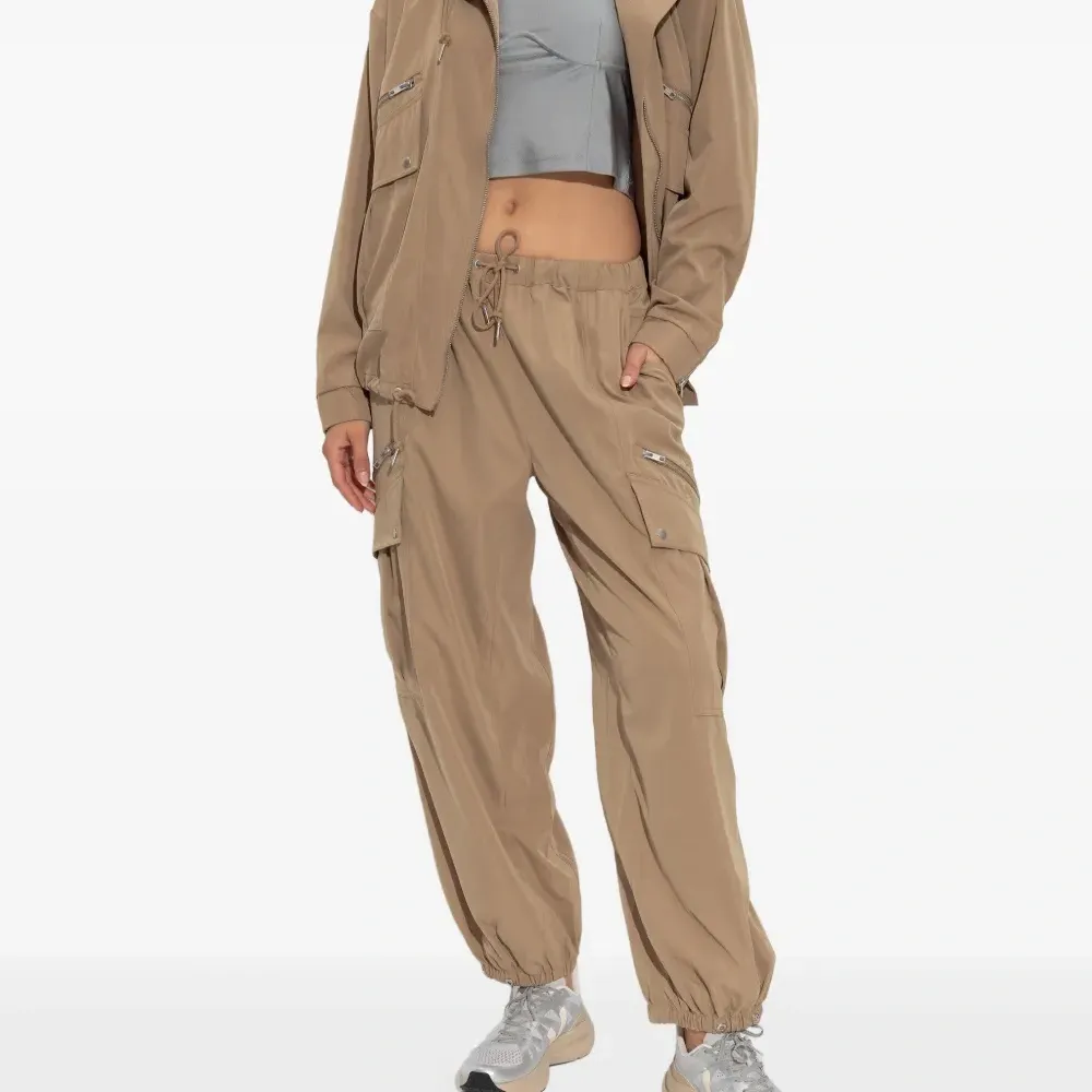 Куртка на молнии