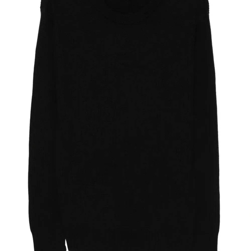 Свитер в рубчик с круглым вырезом