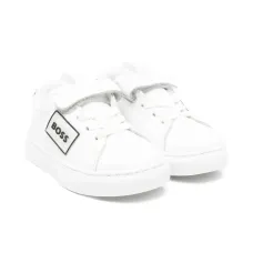 Кроссовки с логотипом