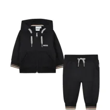 Спортивный костюм с капюшоном