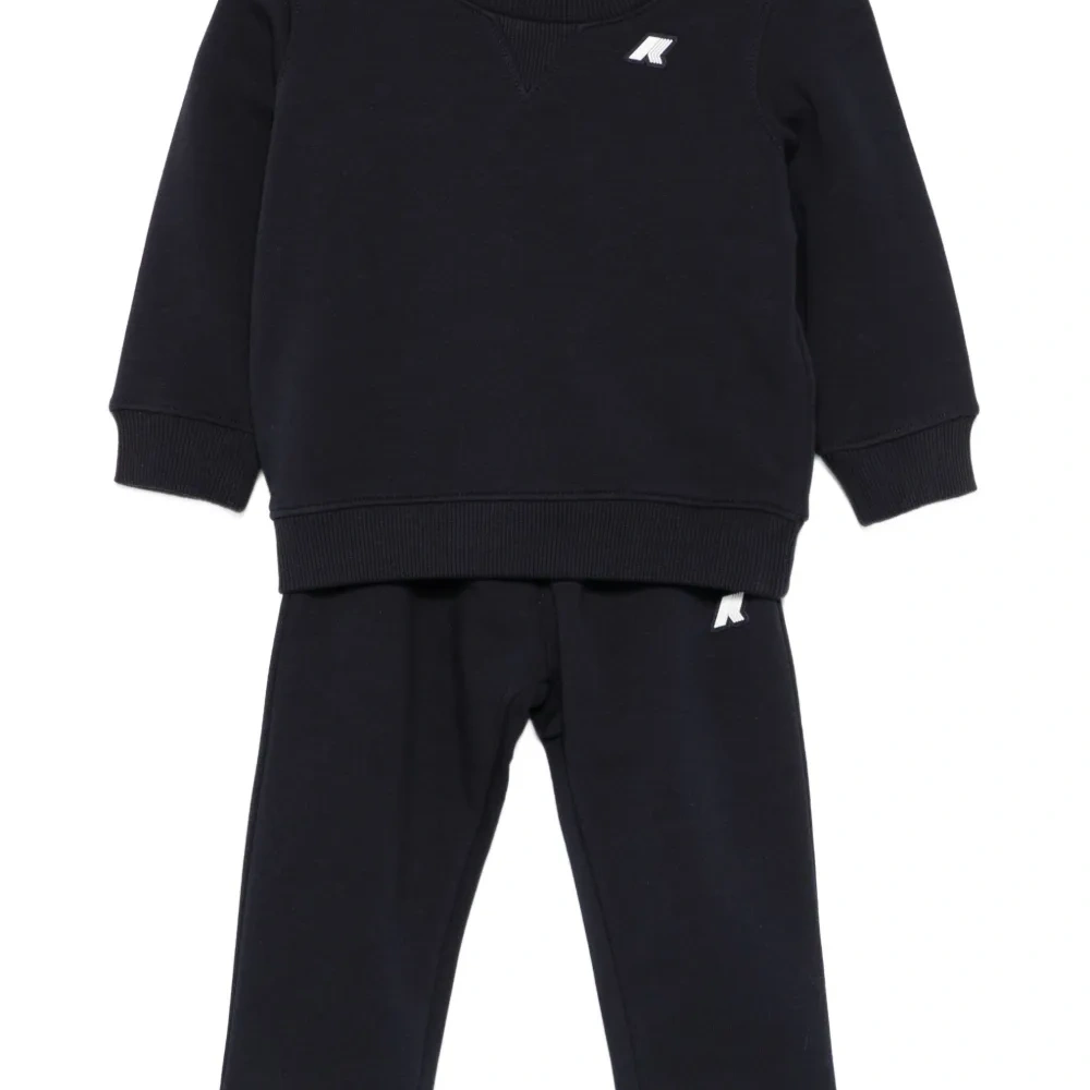 Спортивный костюм с вышитым логотипом