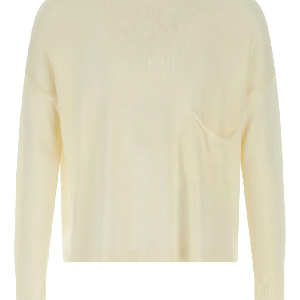 Свитер с круглым вырезом