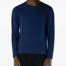 Свитер с круглым вырезом