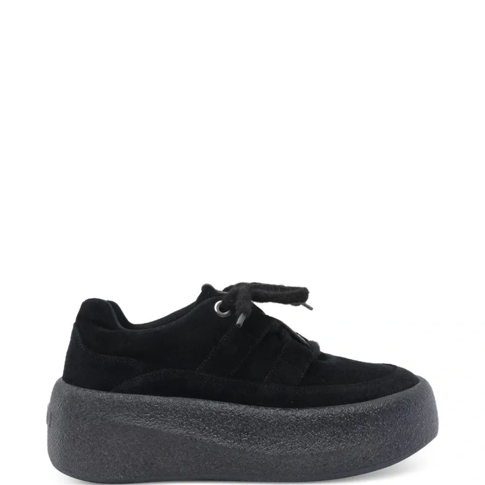 Замшевые кроссовки с круглым носом