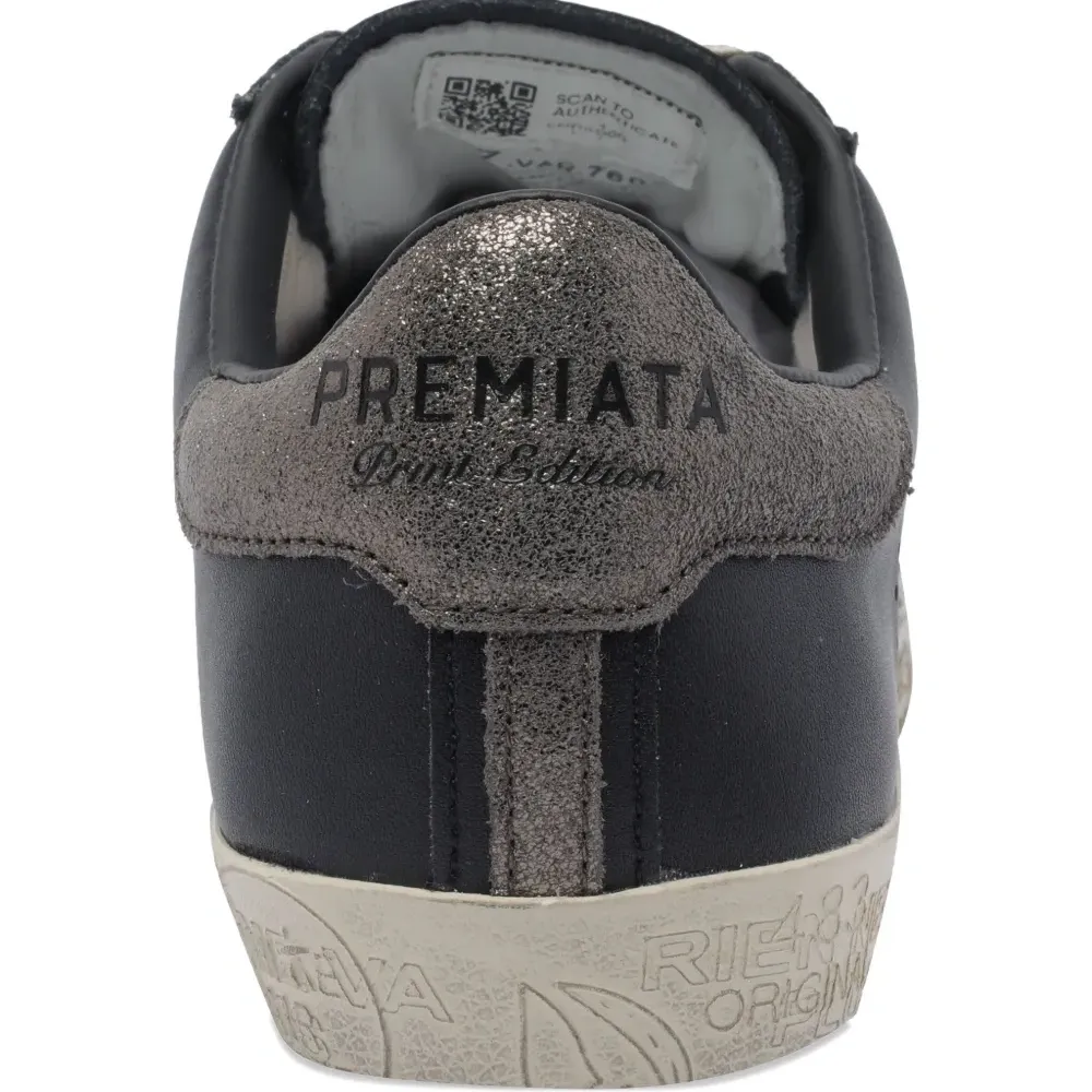 Кроссовки с логотипом