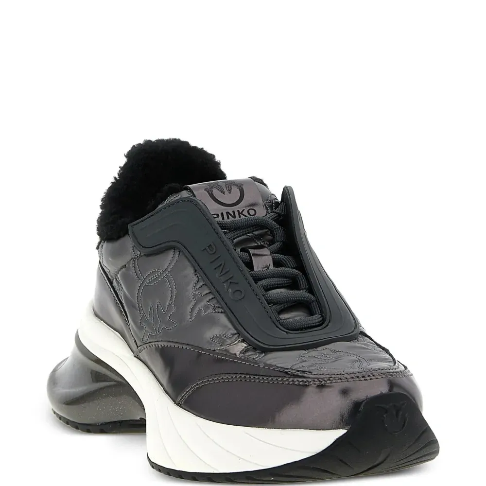 Стеганые кроссовки Ariel 19 с логотипом