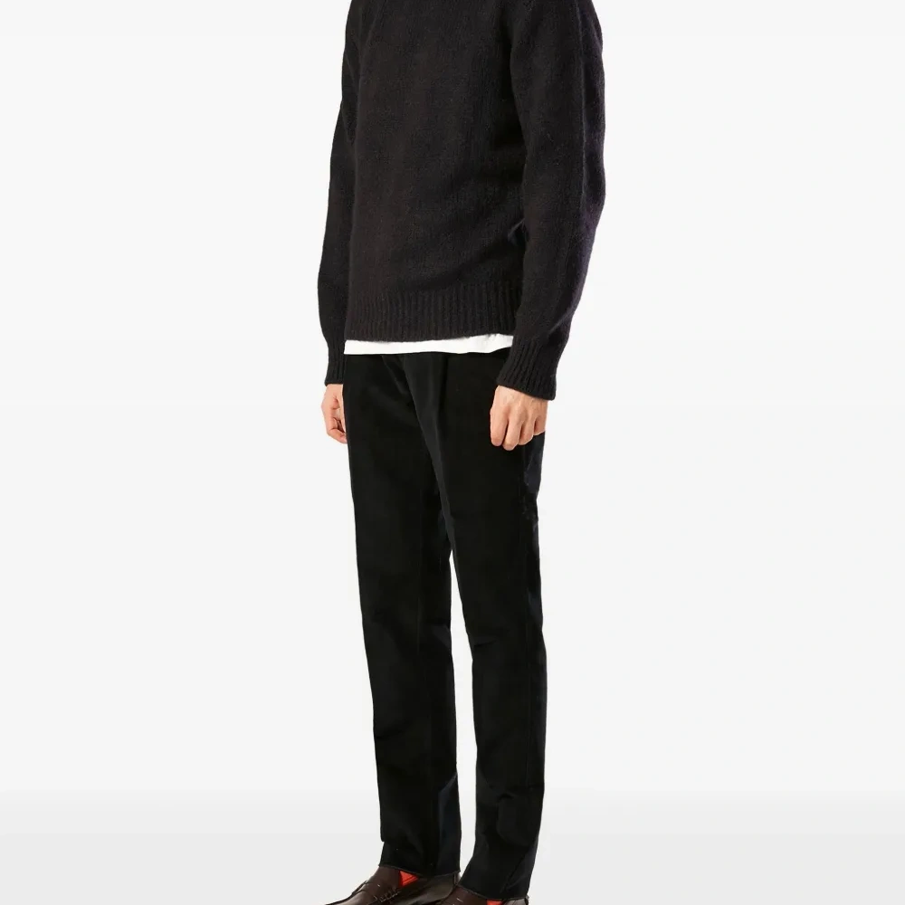 Свитер с высоким воротником