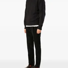 Свитер с высоким воротником