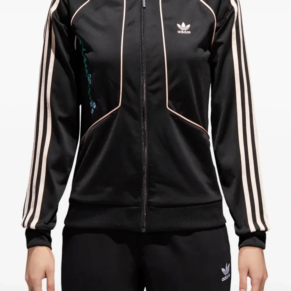 Спортивный топ Originals с цветочной вышивкой