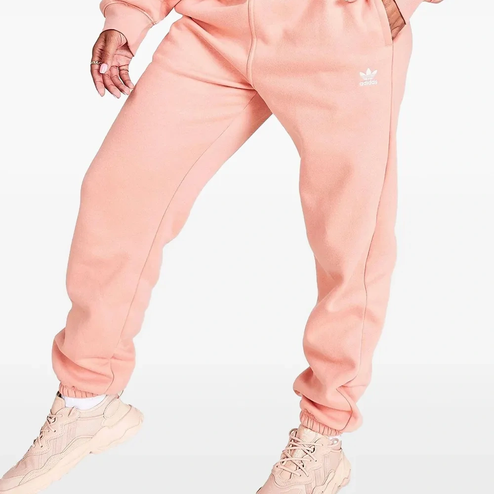 Спортивные брюки с эластичным поясом