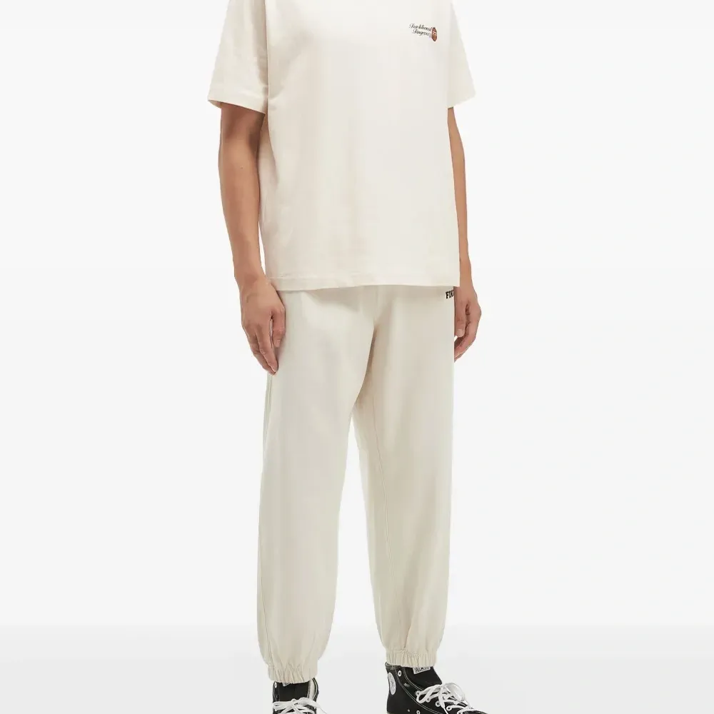 Футболка с вышитым логотипом