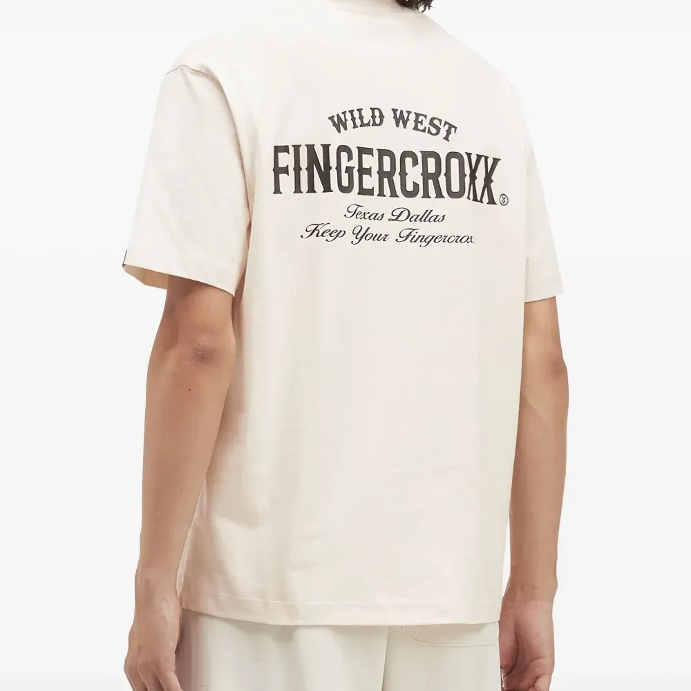 Футболка с вышитым логотипом