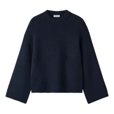 Свитер с круглым вырезом