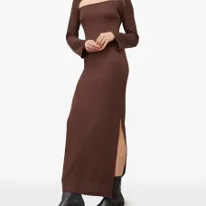 Платье с вырезами и длинными рукавами