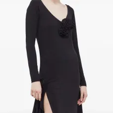 Платье с цветочной аппликацией