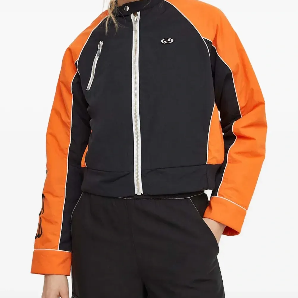 Куртка с молниями