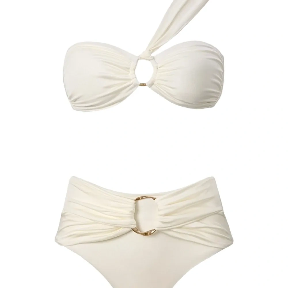 Бикини на одно плечо