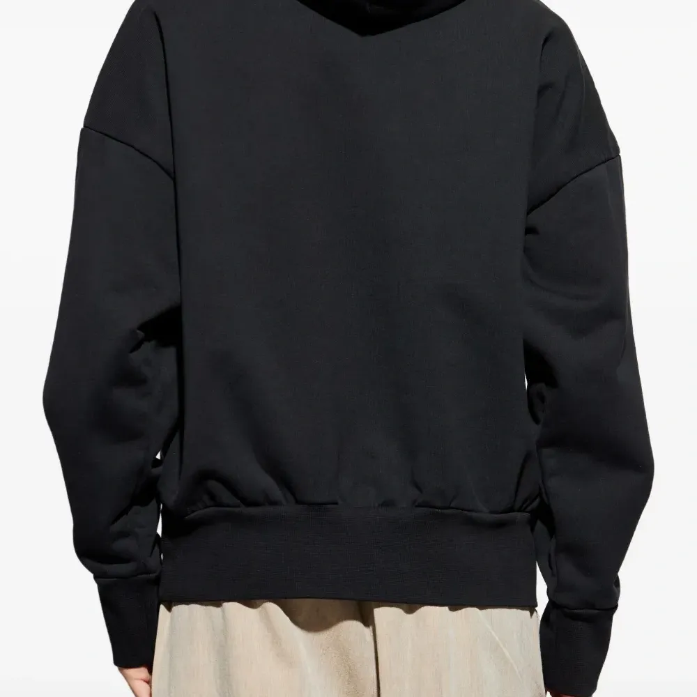 Худи с приспущенными плечами