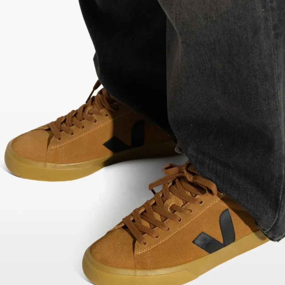 Кроссовки с логотипом