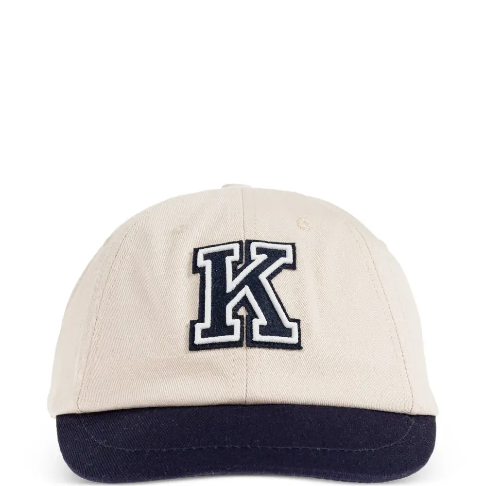 Бейсболка с нашивкой-логотипом