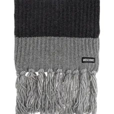 Шарф с бахромой из рубчатой вязки