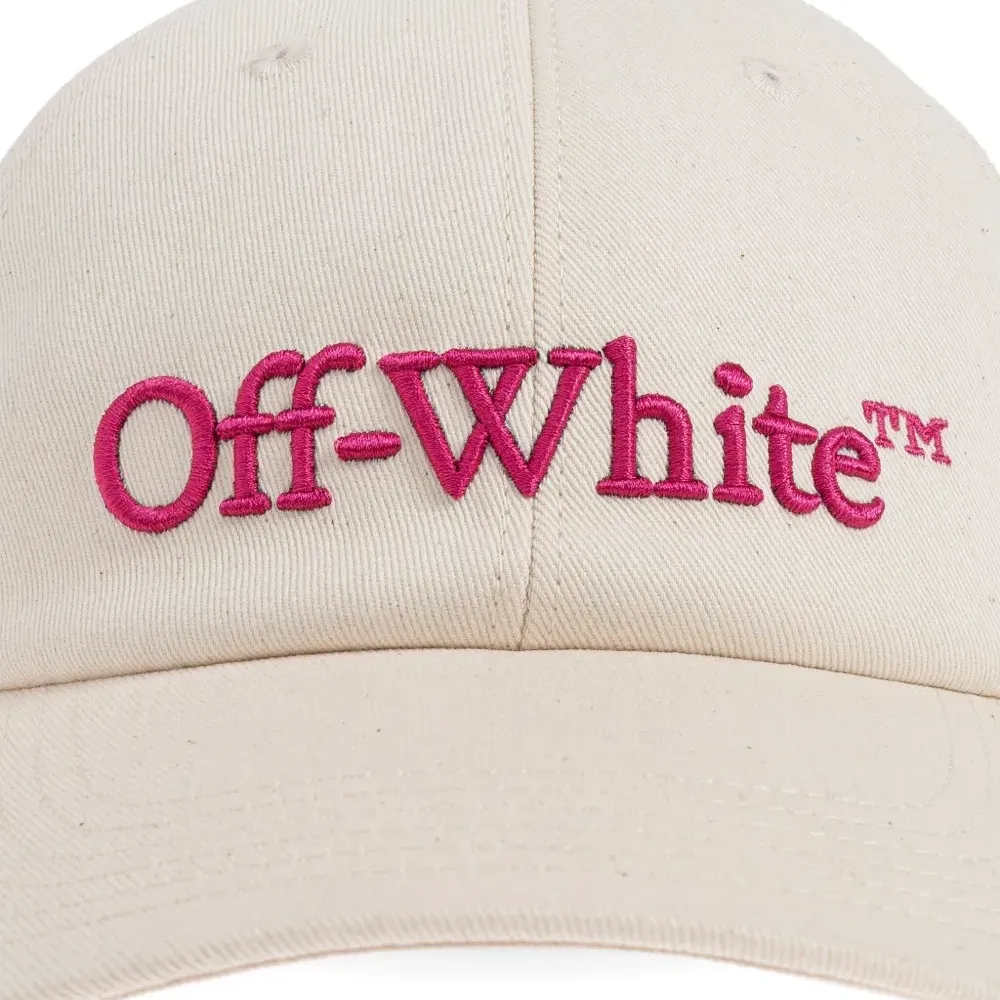 Бейсболка с вышитым логотипом