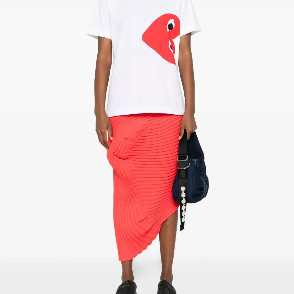 Футболка с логотипом