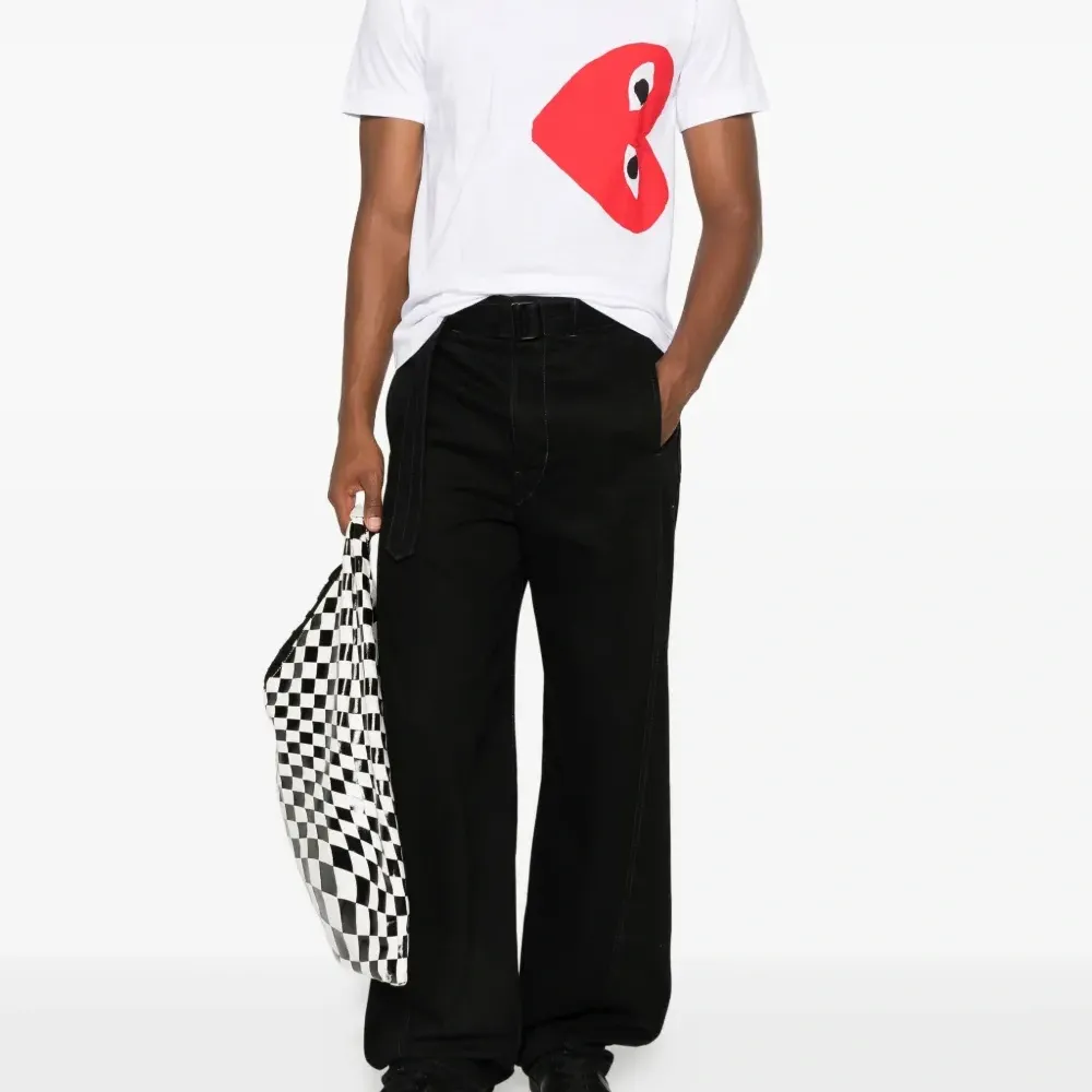 Футболка с логотипом