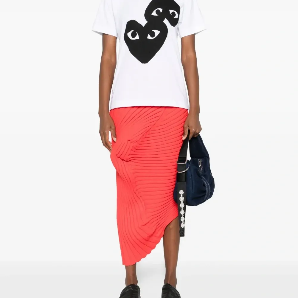 Футболка с логотипом