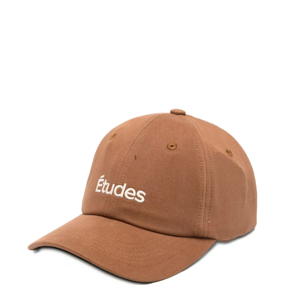 Бейсболка с вышитым логотипом