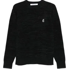 Свитер с вышитым логотипом и круглым вырезом