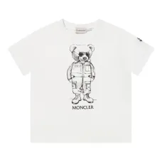 Футболка с нашивкой-логотипом и принтом