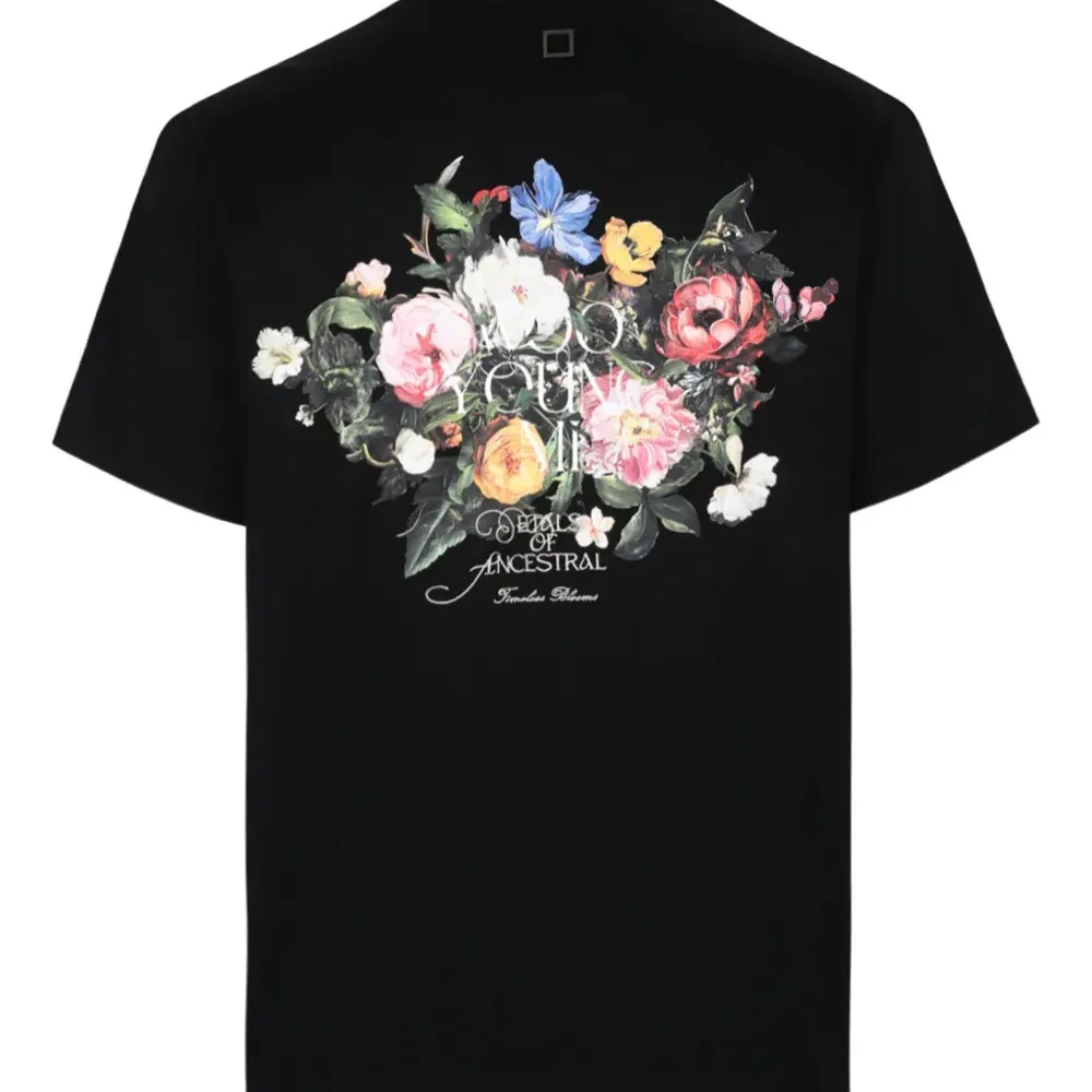 Футболка с цветочным принтом