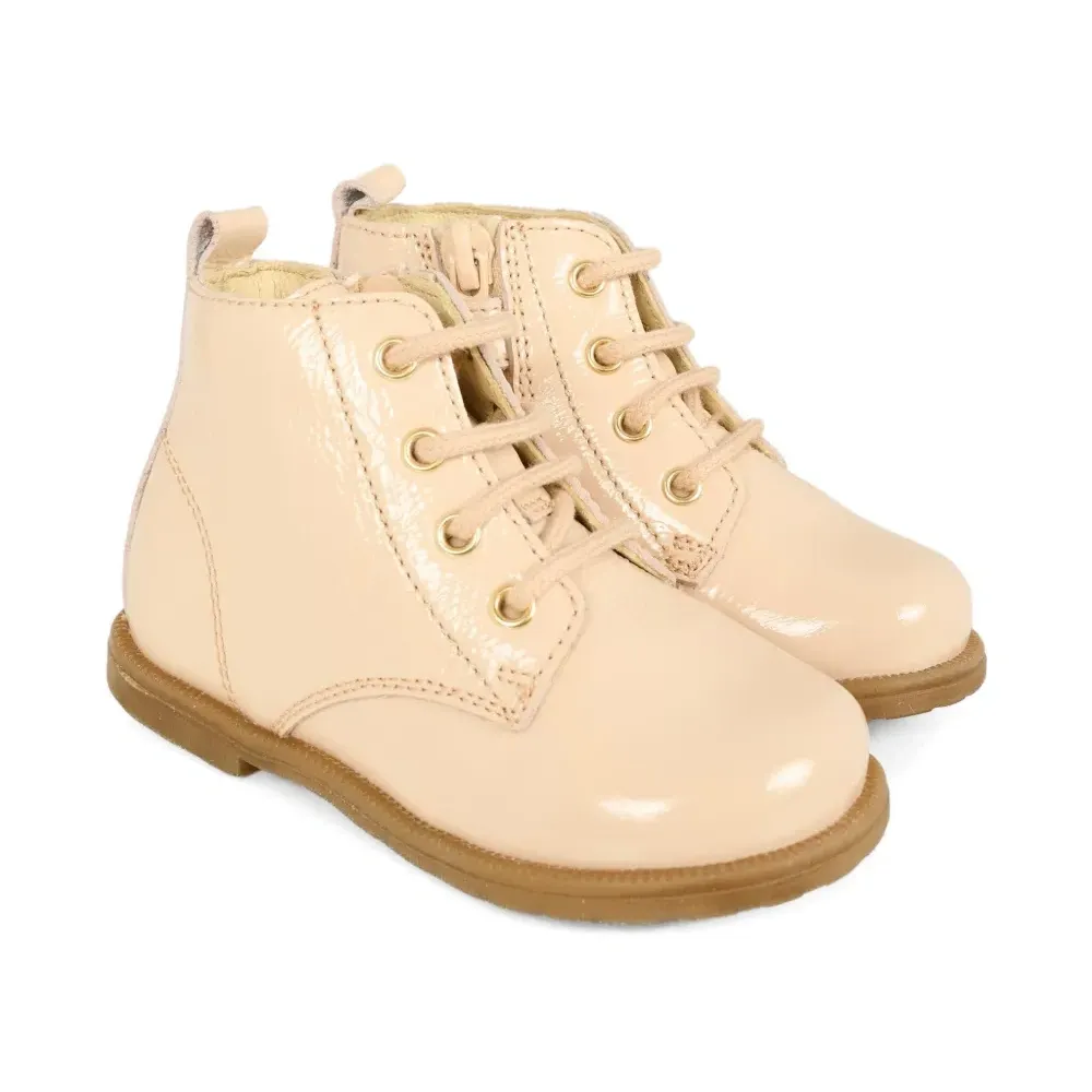 Лакированные ботинки на шнуровке