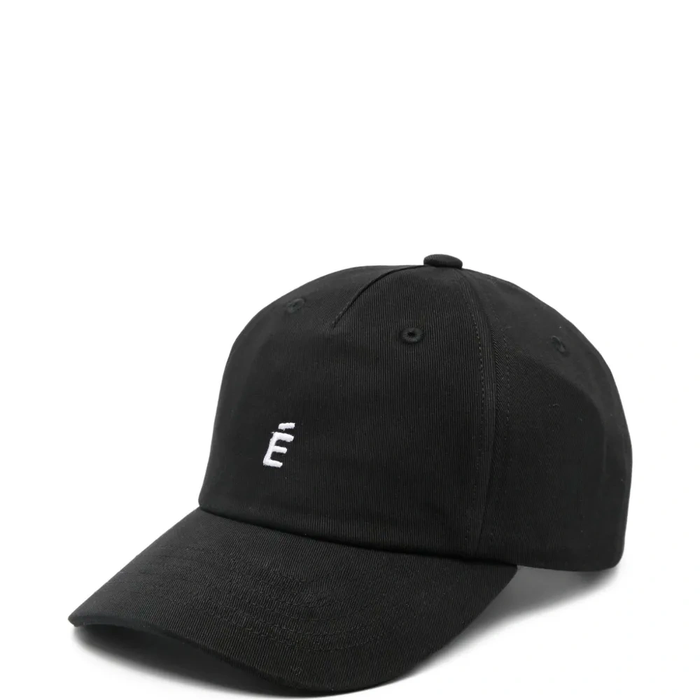 Бейсболка с вышитым логотипом