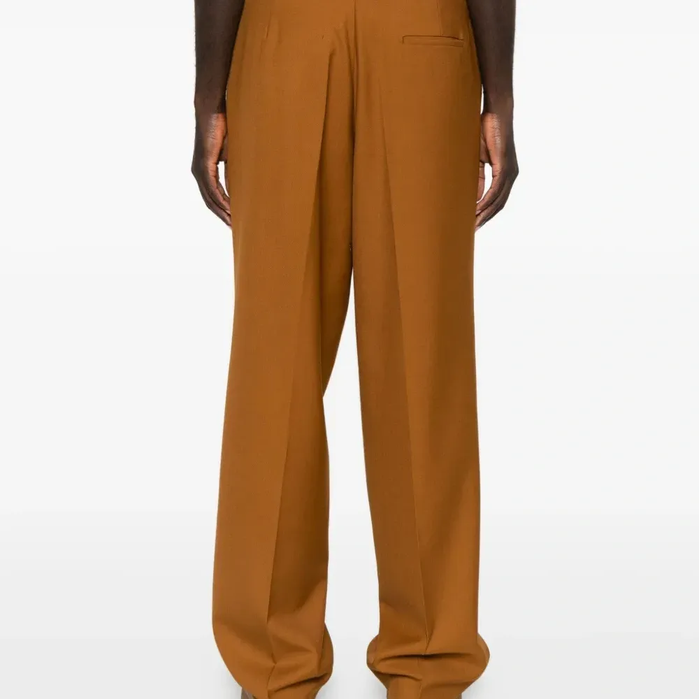 Брюки Loose Suit со складками и поясом Брюки Loose Suit со складками и поясом