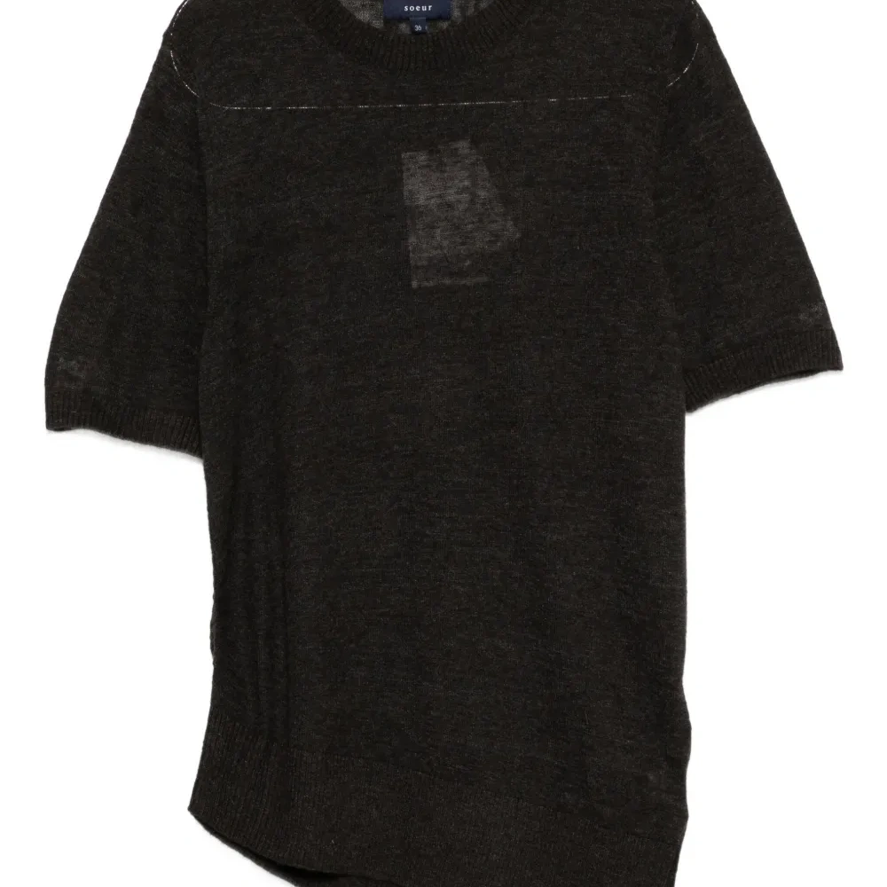 Футболка с короткими рукавами и асимметричным подолом