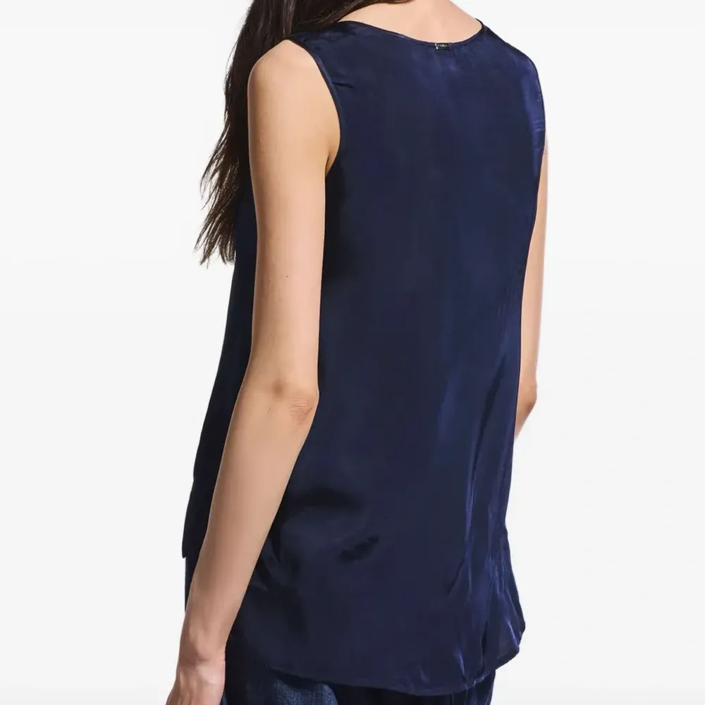 Топ без рукавов Топ без рукавов